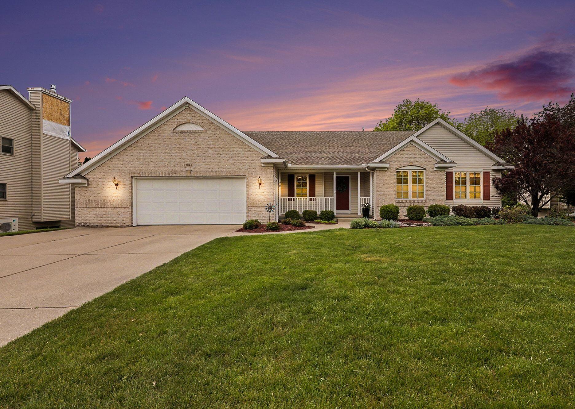 2045 Meadowdale Drive NW Grand Rapids MI 49504