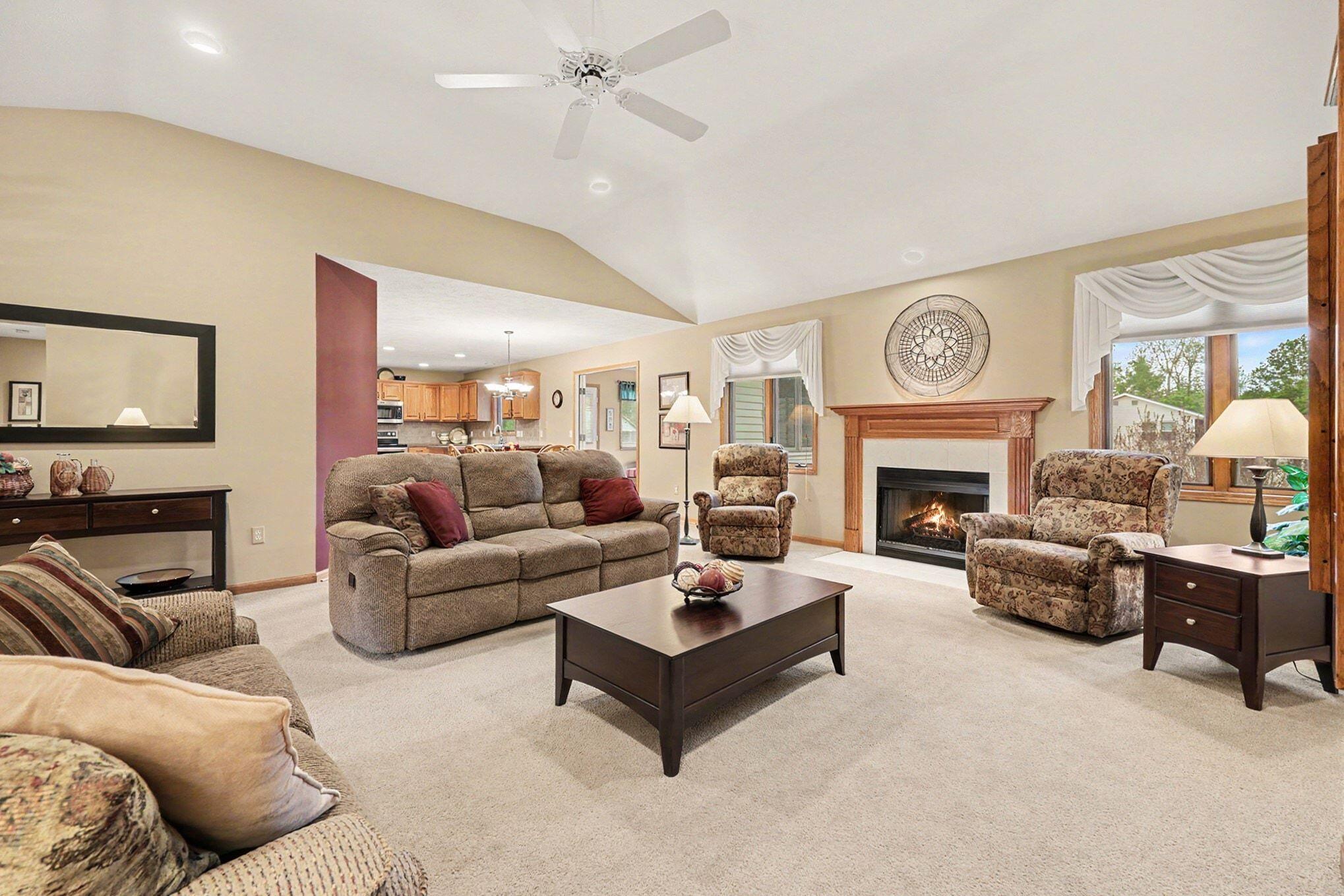 2045 Meadowdale Drive NW Grand Rapids MI 49504