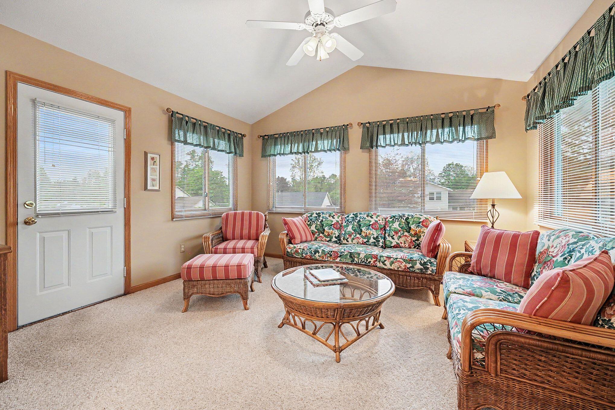 2045 Meadowdale Drive NW Grand Rapids MI 49504