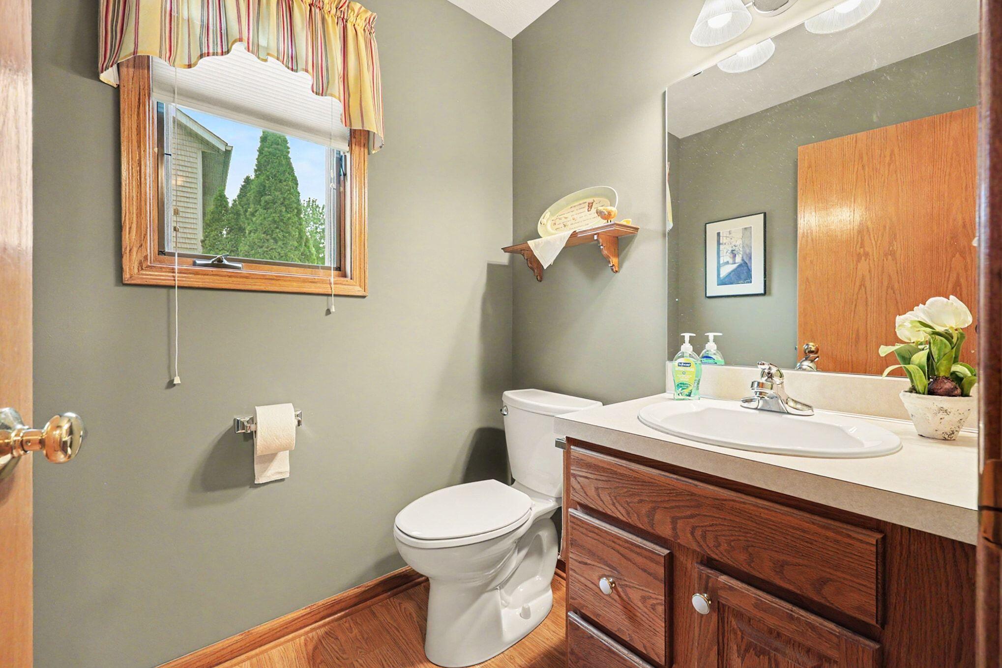 2045 Meadowdale Drive NW Grand Rapids MI 49504