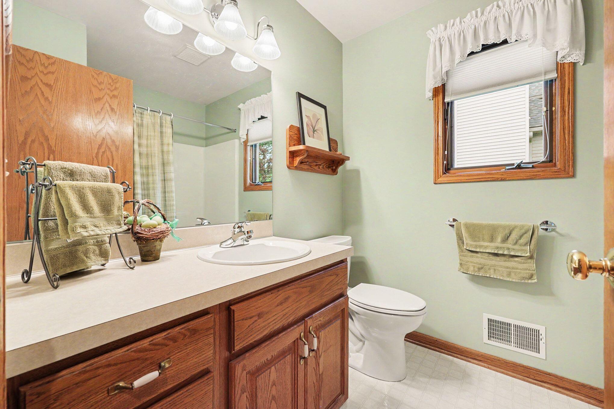 2045 Meadowdale Drive NW Grand Rapids MI 49504