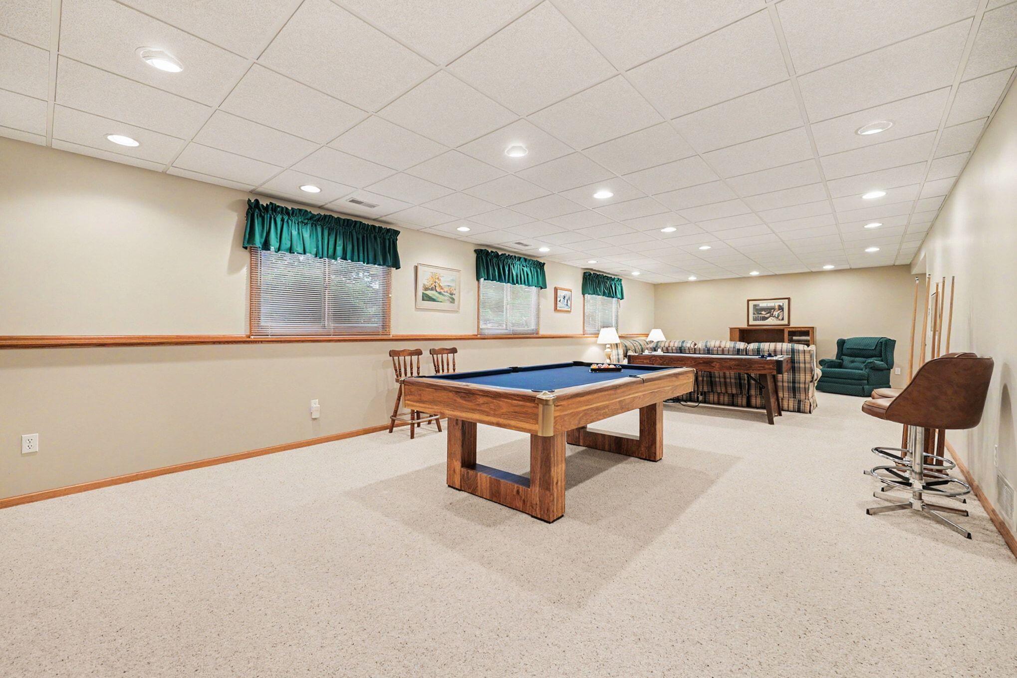 2045 Meadowdale Drive NW Grand Rapids MI 49504