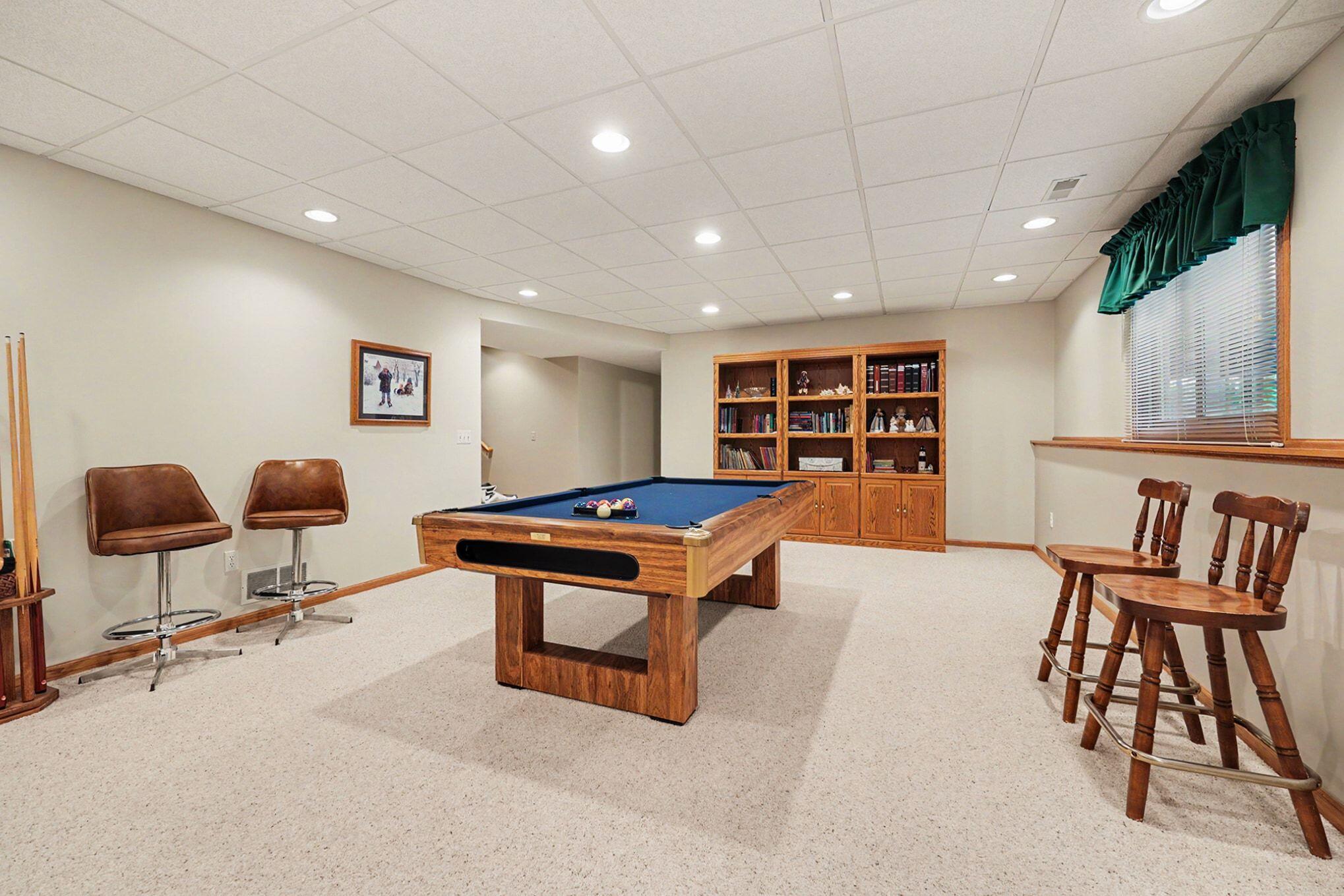 2045 Meadowdale Drive NW Grand Rapids MI 49504