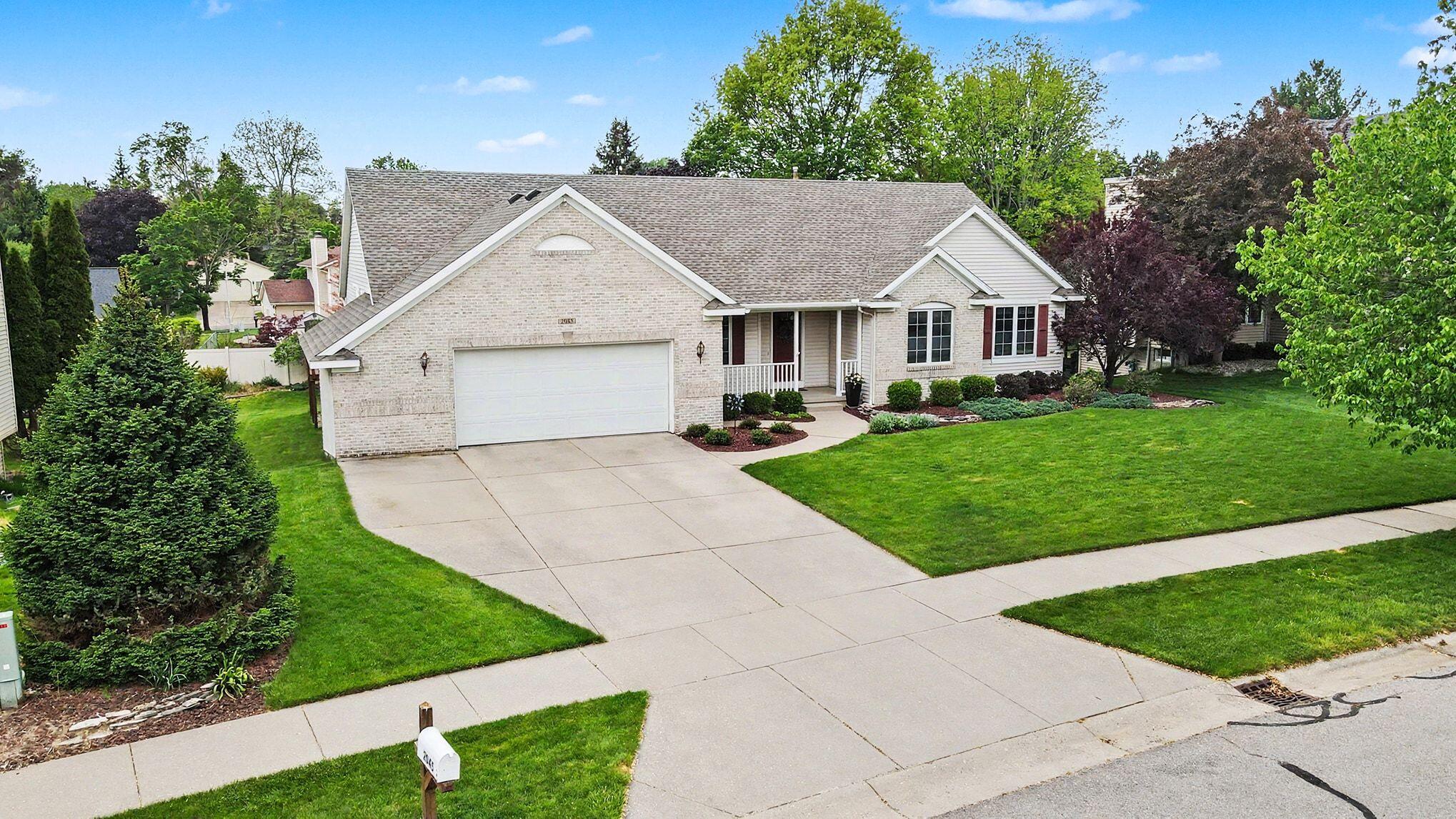 2045 Meadowdale Drive NW Grand Rapids MI 49504