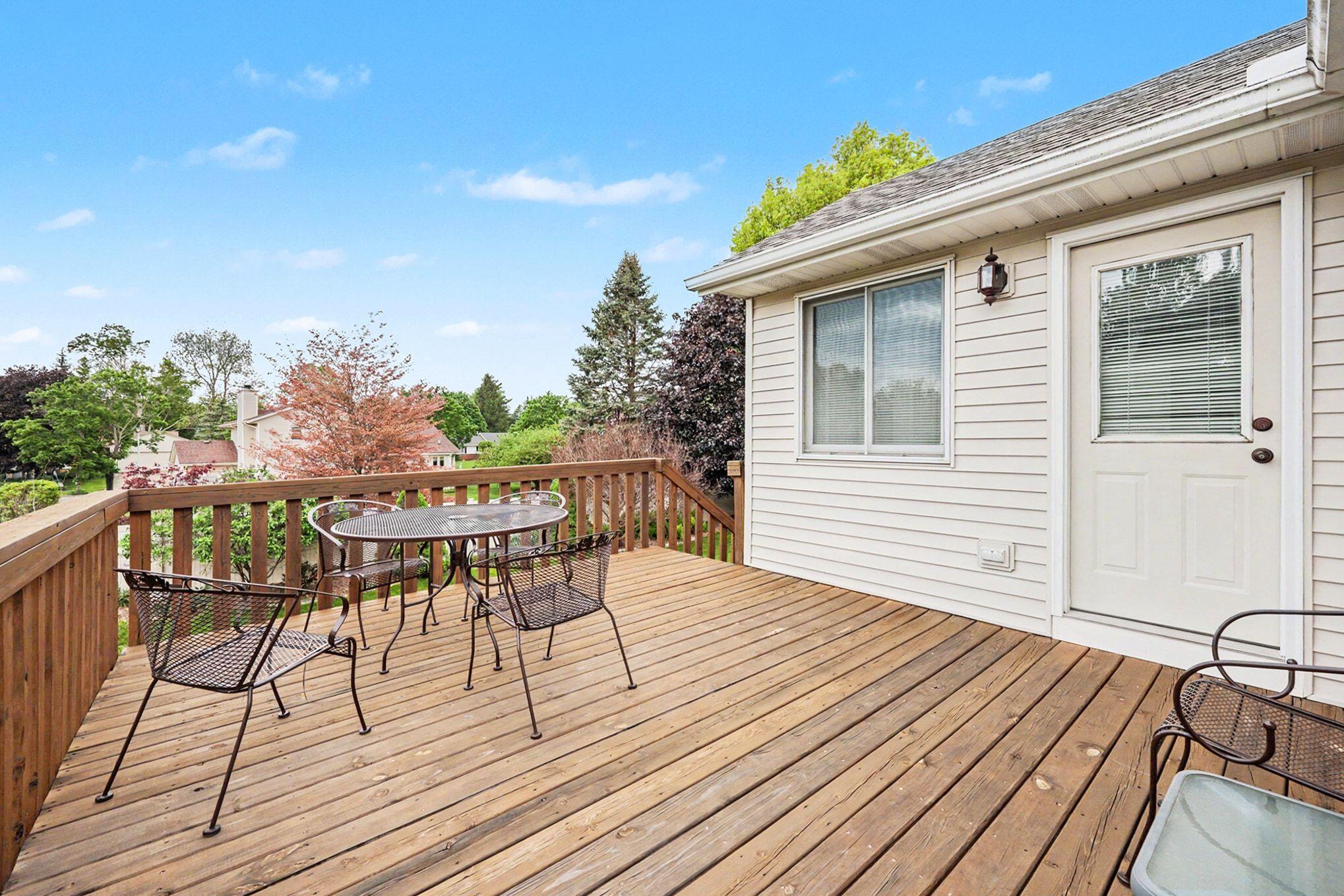 2045 Meadowdale Drive NW Grand Rapids MI 49504