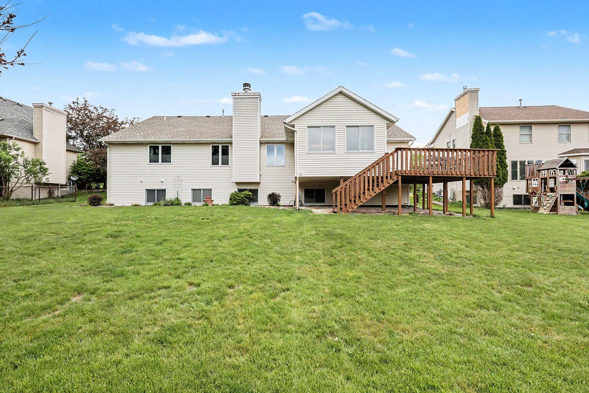 2045 Meadowdale Drive NW Grand Rapids MI 49504
