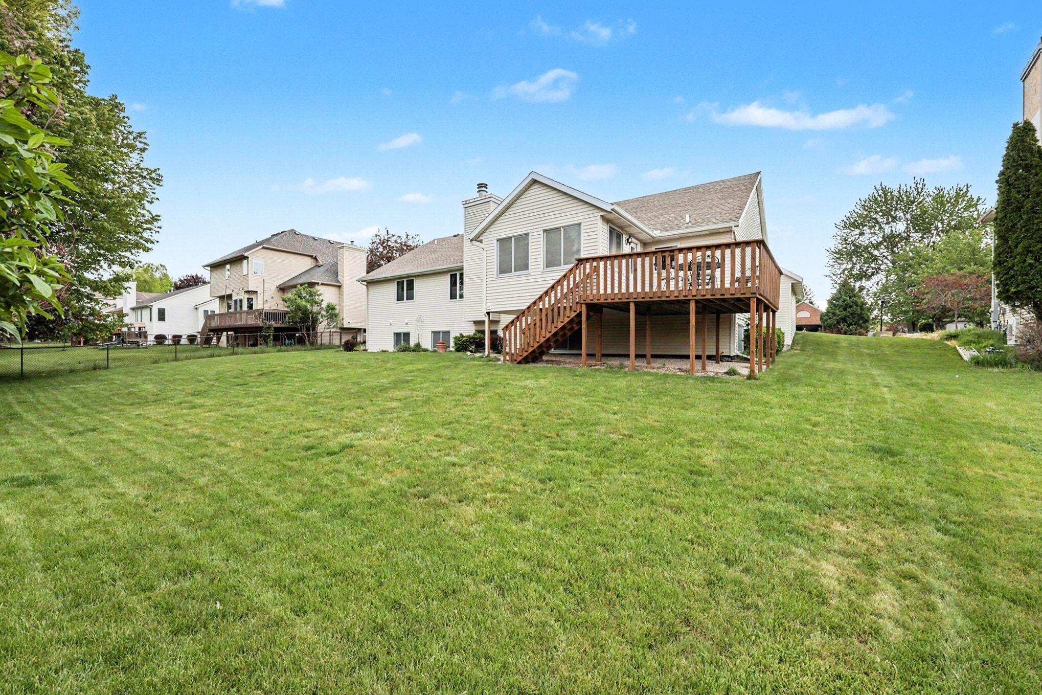2045 Meadowdale Drive NW Grand Rapids MI 49504