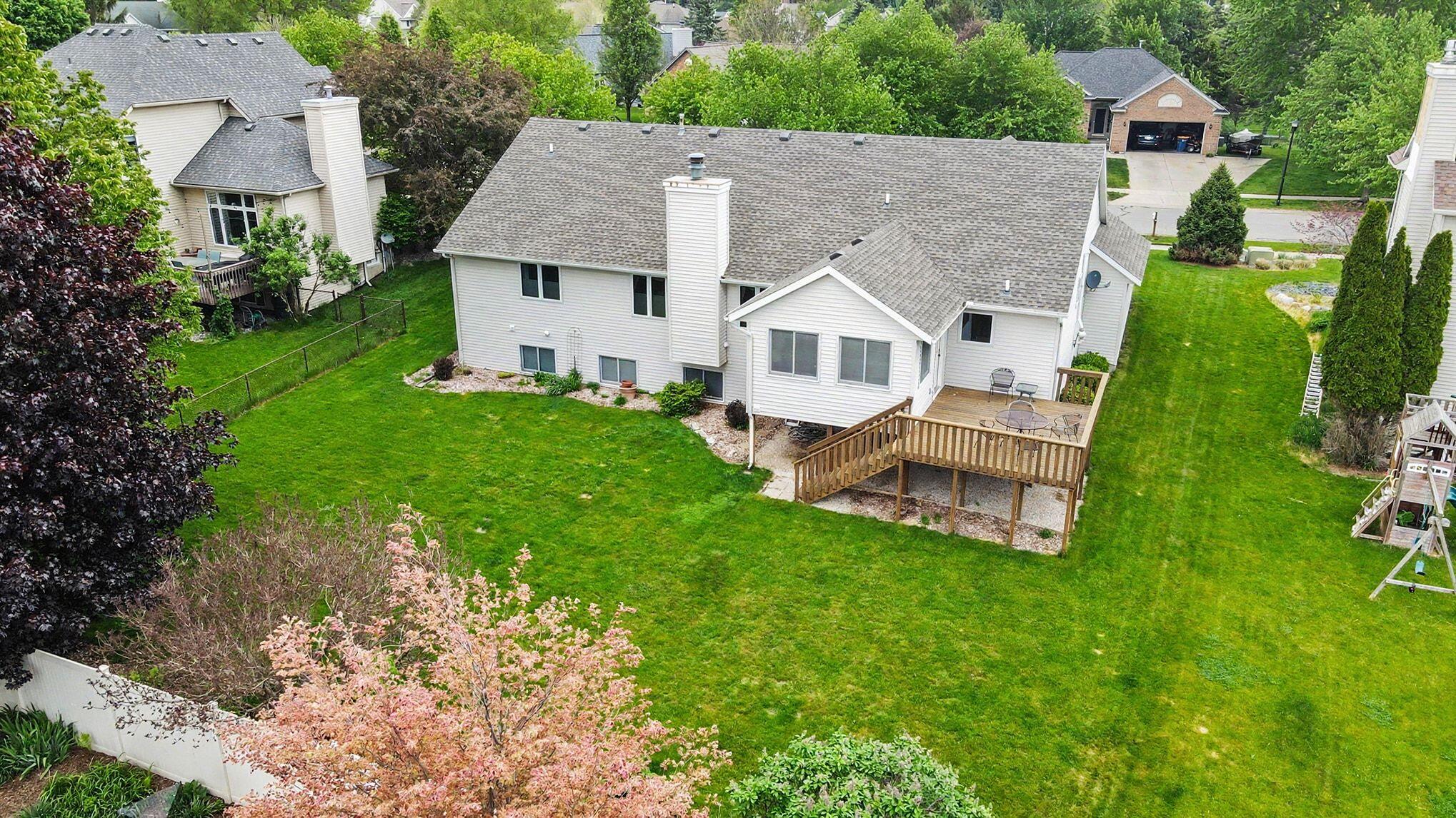 2045 Meadowdale Drive NW Grand Rapids MI 49504