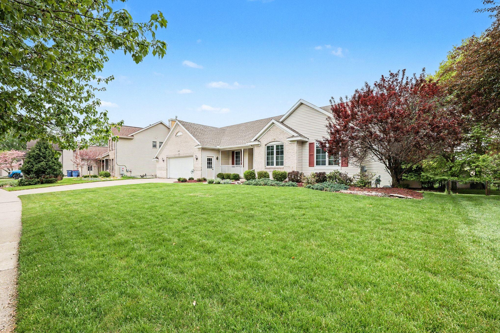 2045 Meadowdale Drive NW Grand Rapids MI 49504