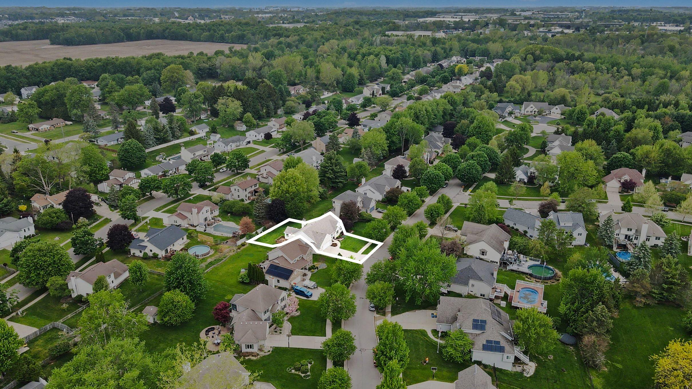 2045 Meadowdale Drive NW Grand Rapids MI 49504