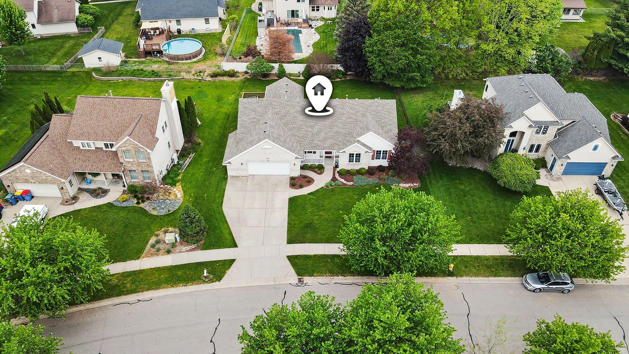 2045 Meadowdale Drive NW Grand Rapids MI 49504