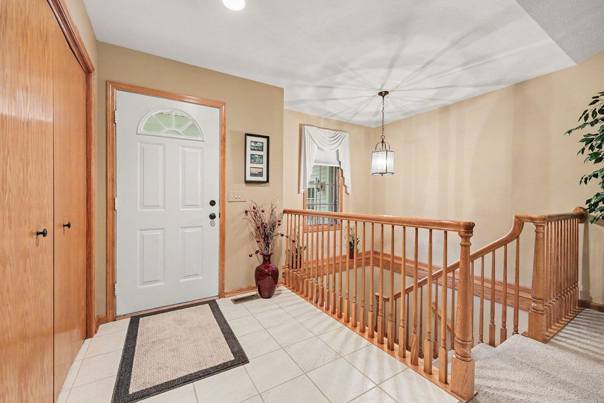 2045 Meadowdale Drive NW Grand Rapids MI 49504