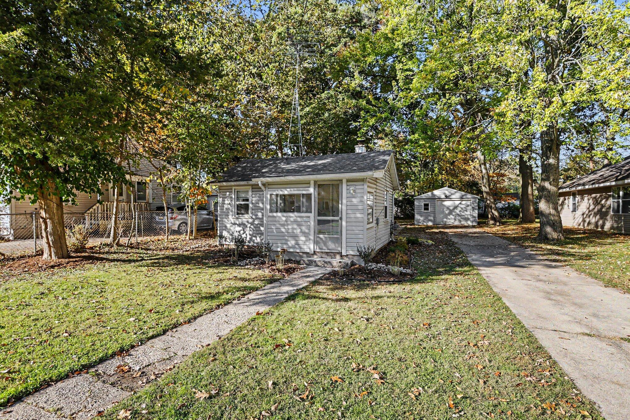 2320 Hazel Avenue Kalamazoo MI 49008