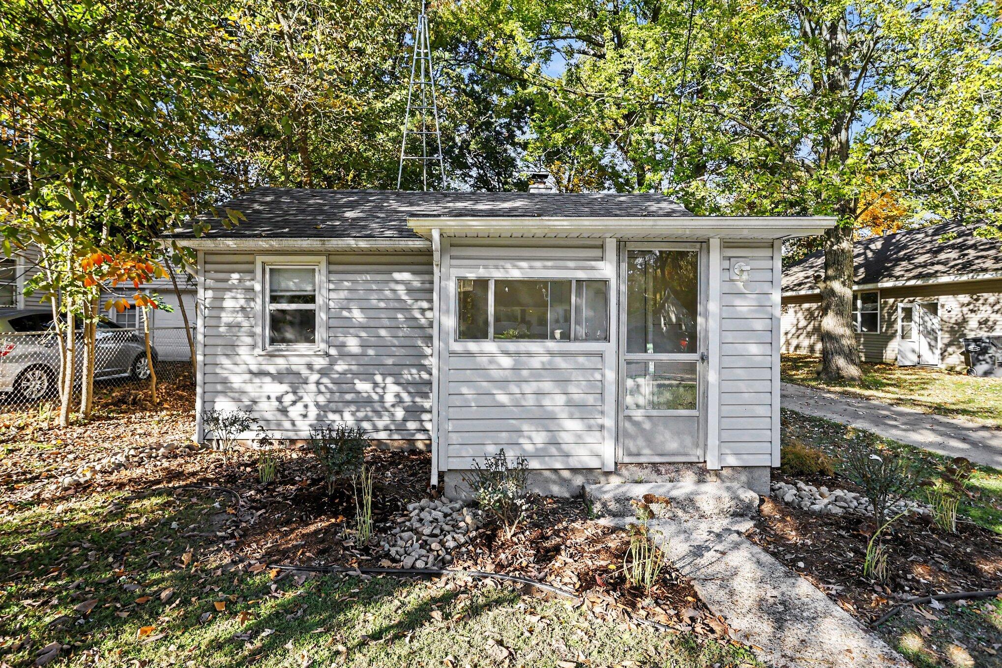 2320 Hazel Avenue Kalamazoo MI 49008