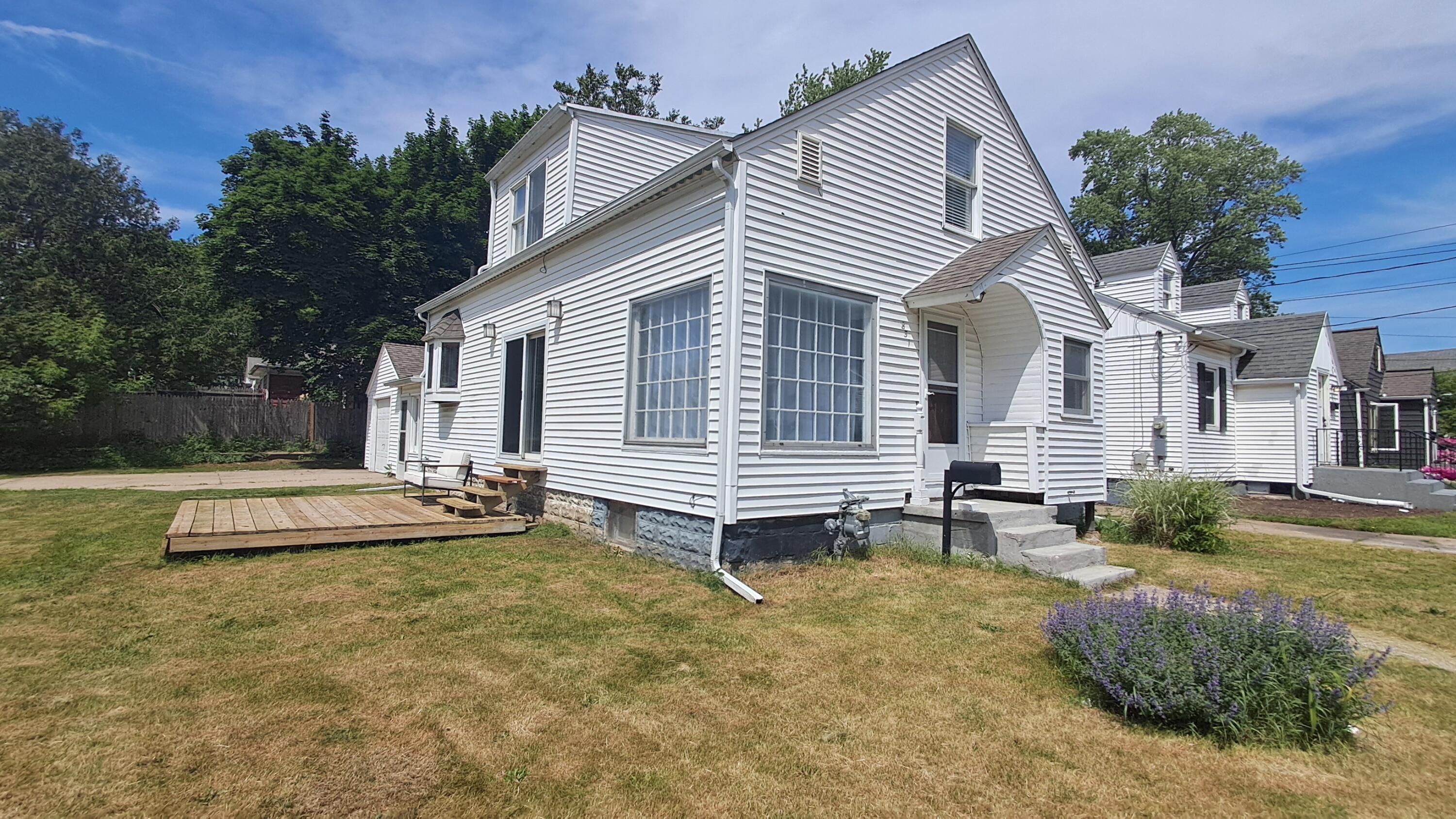 851 Hollywood Street NE Grand Rapids MI 49505