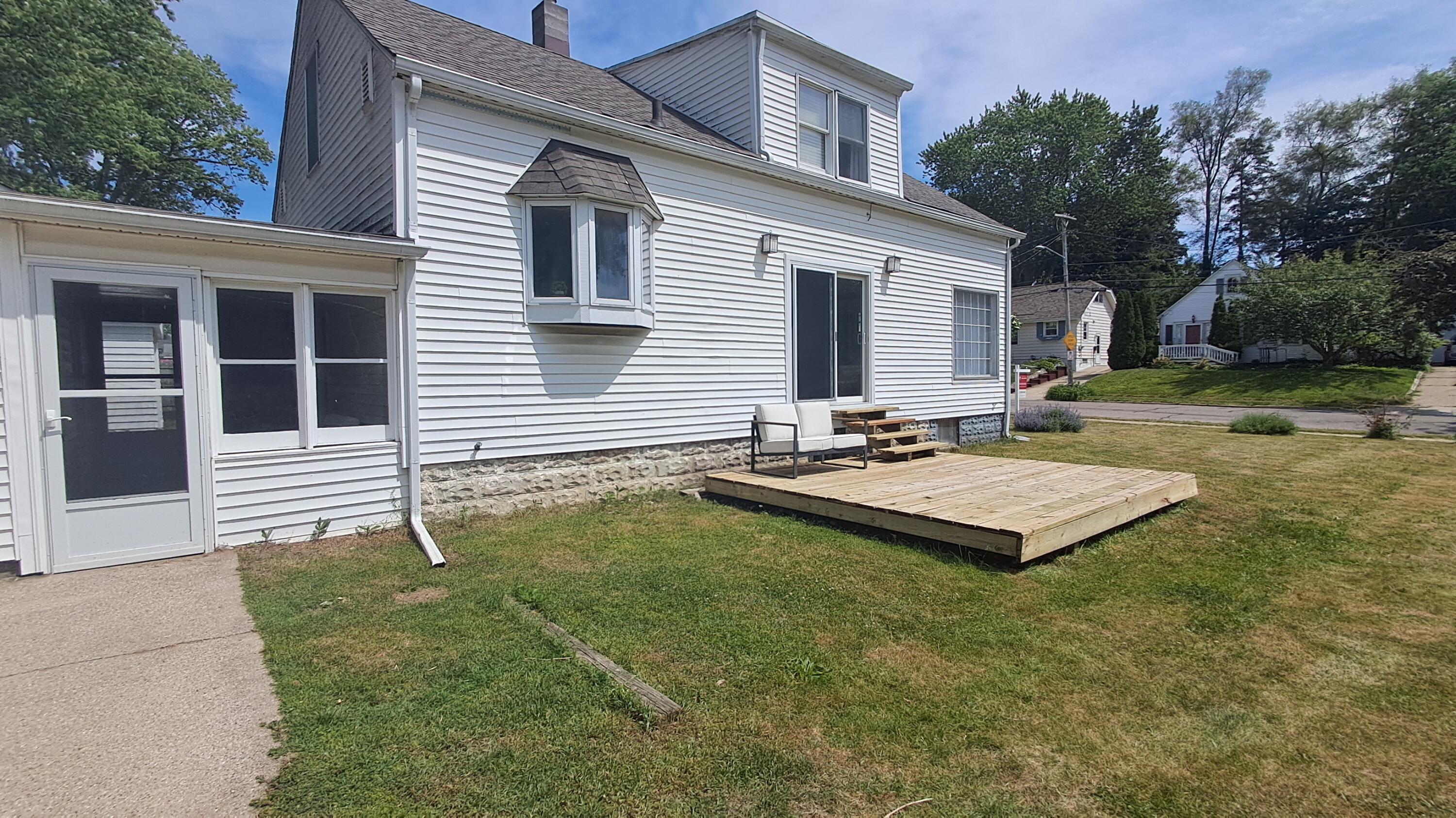 851 Hollywood Street NE Grand Rapids MI 49505