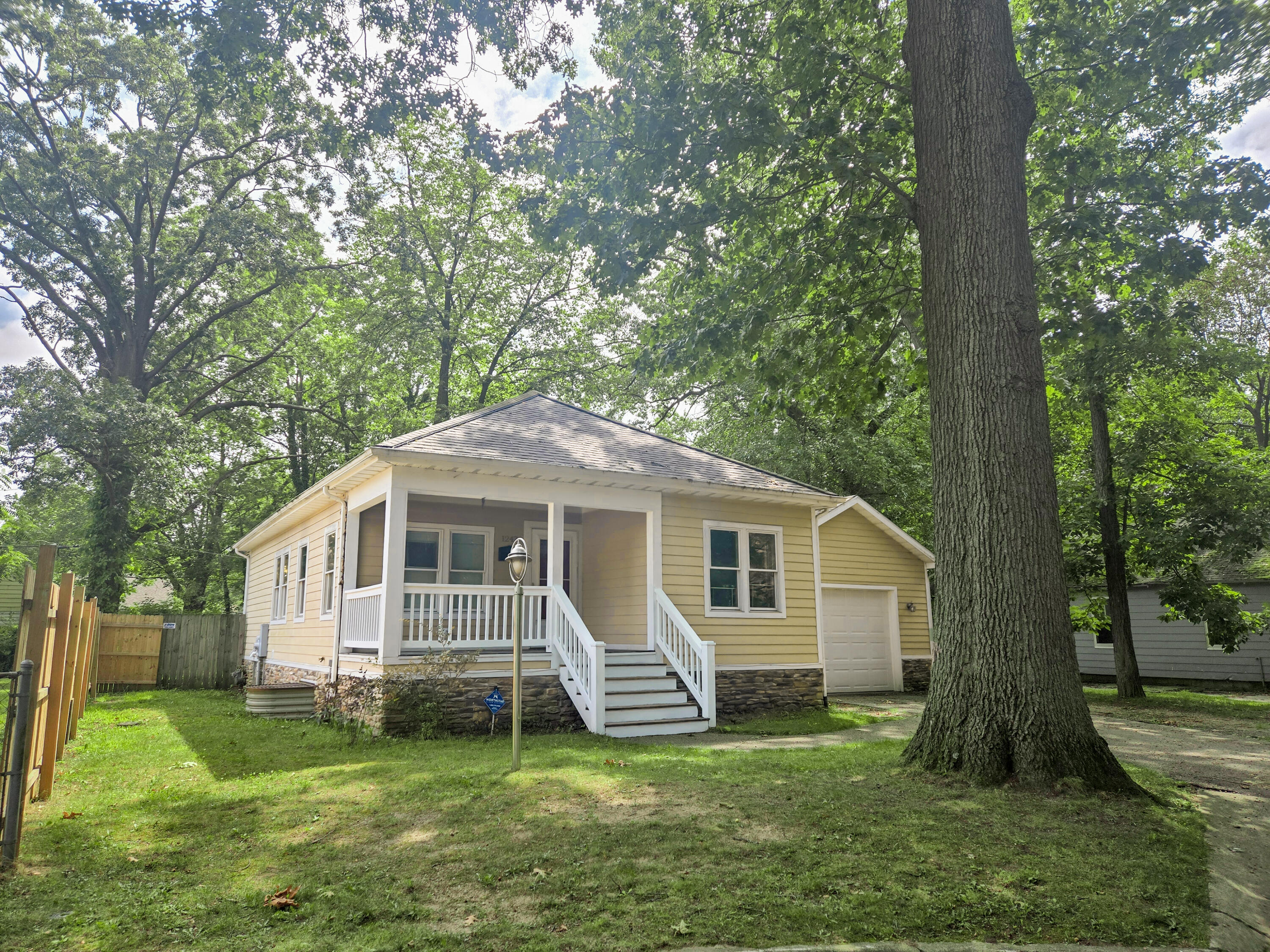 1247 Mc Alister Avenue Benton Harbor MI 49022