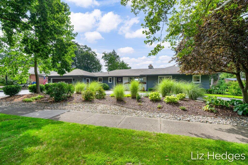 1949 Meadowfield Drive NE Grand Rapids MI 49505