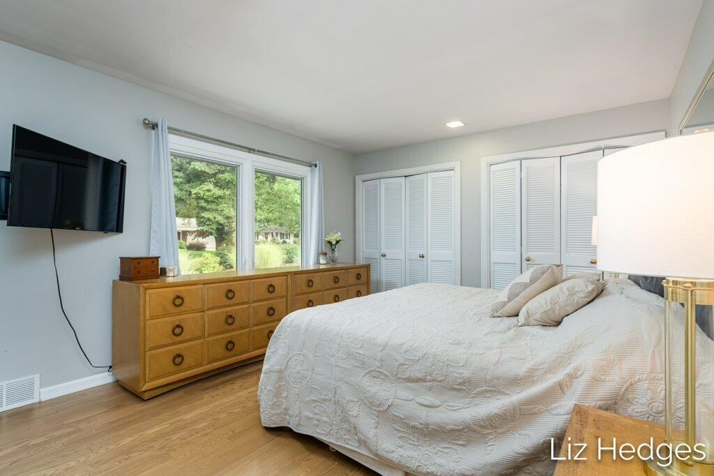 1949 Meadowfield Drive NE Grand Rapids MI 49505