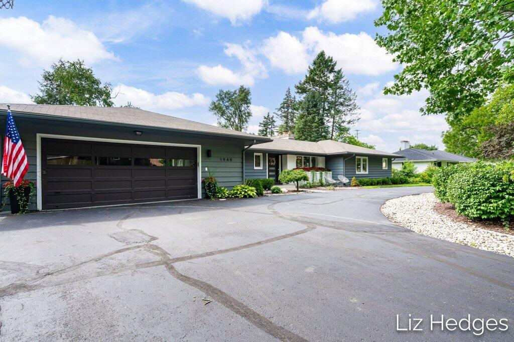 1949 Meadowfield Drive NE Grand Rapids MI 49505