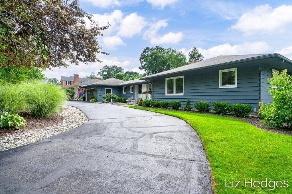 1949 Meadowfield Drive NE Grand Rapids MI 49505