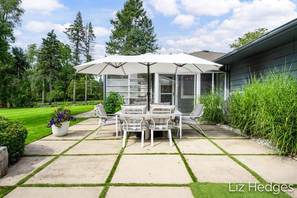 1949 Meadowfield Drive NE Grand Rapids MI 49505