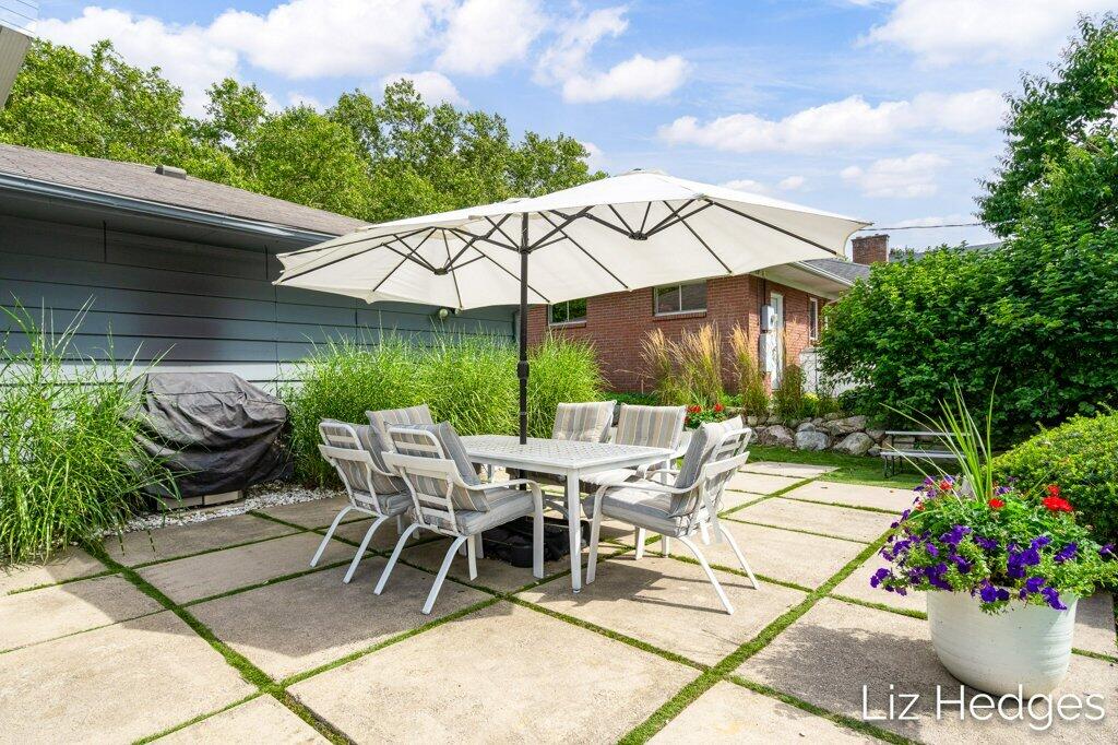 1949 Meadowfield Drive NE Grand Rapids MI 49505
