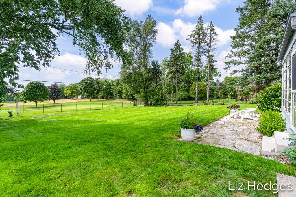 1949 Meadowfield Drive NE Grand Rapids MI 49505