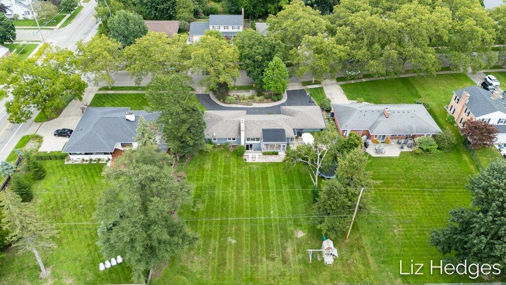 1949 Meadowfield Drive NE Grand Rapids MI 49505