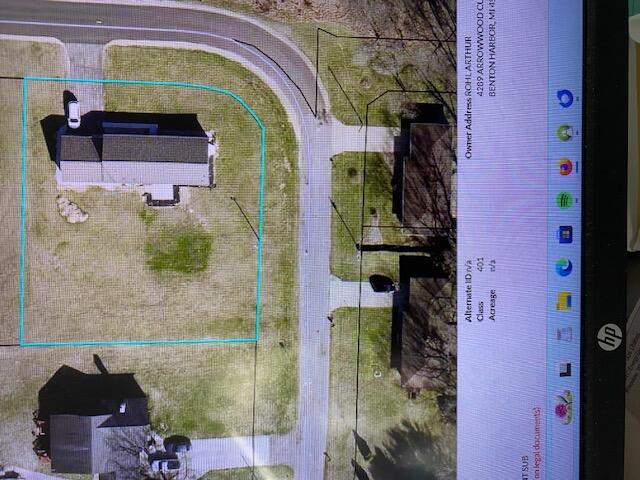 4289 Arrow Wood Curve Benton Harbor MI 49022
