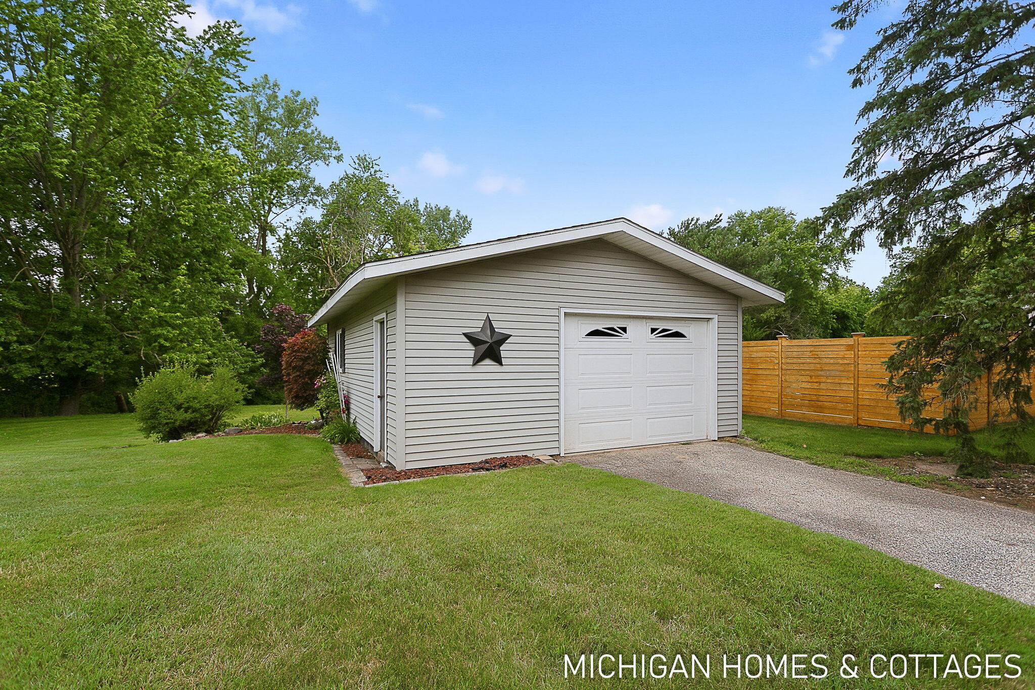 593 Alice Avenue Zeeland MI 49464