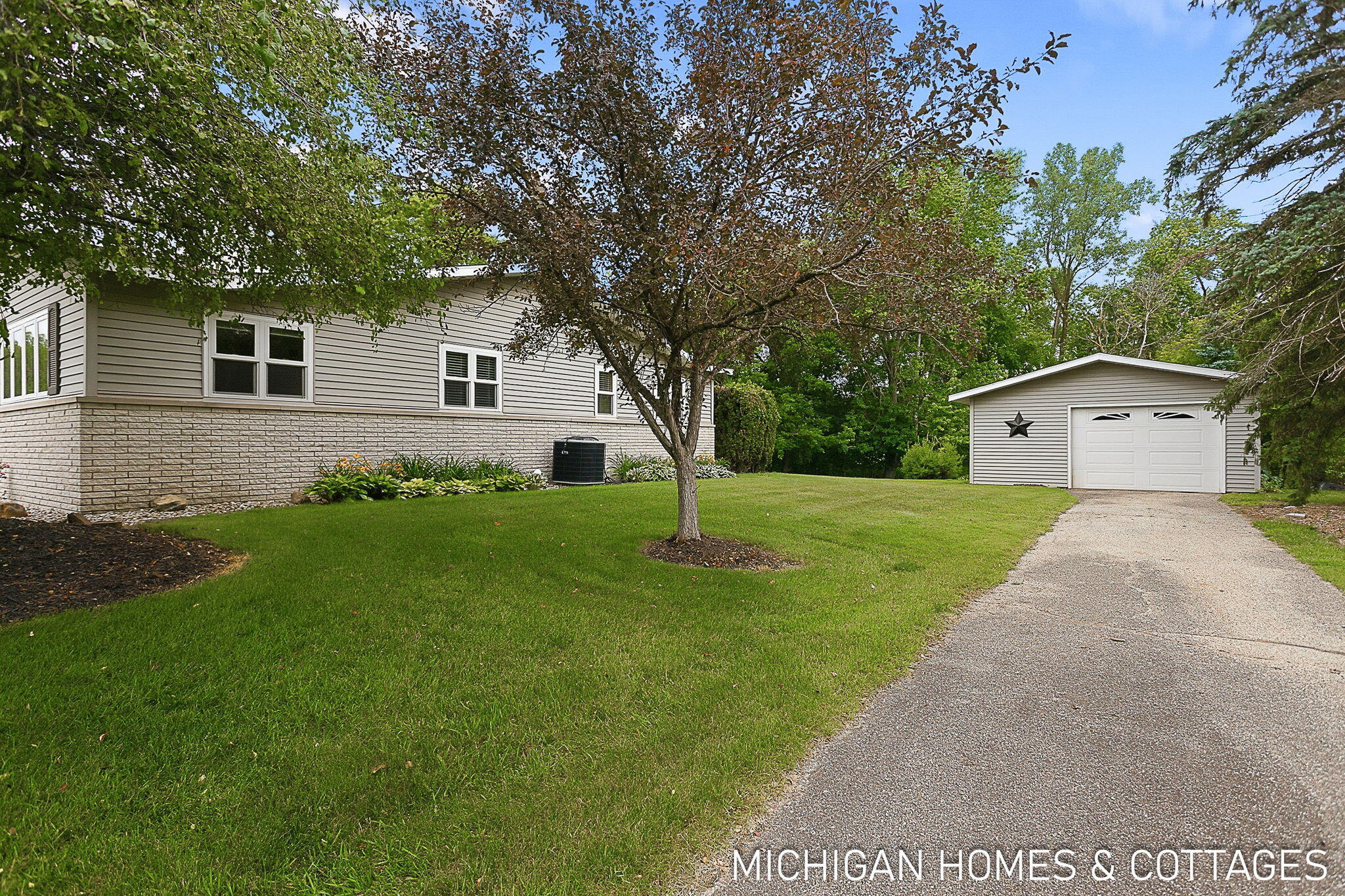 593 Alice Avenue Zeeland MI 49464
