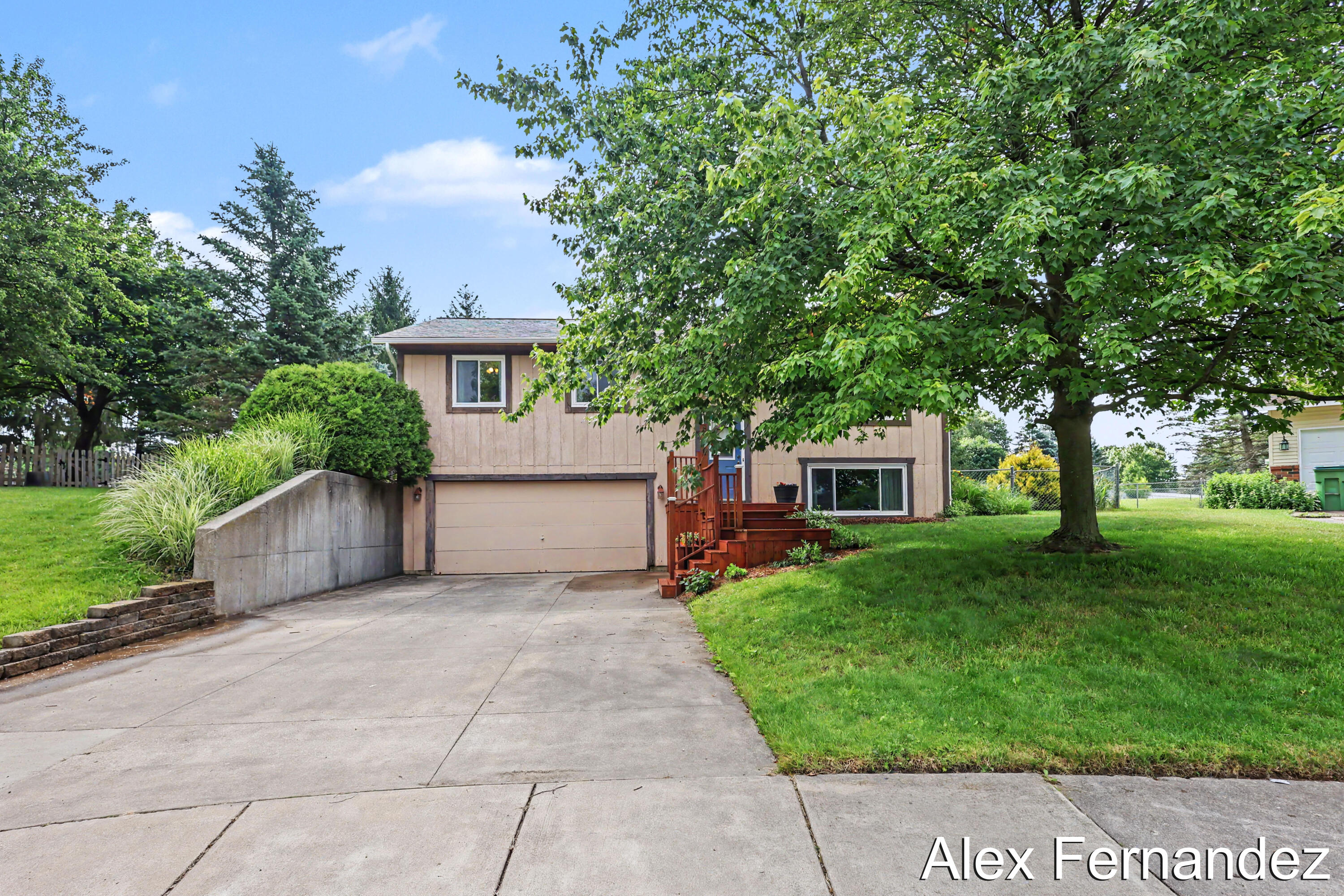 5860 Valley Lane Drive SE Grand Rapids MI 49508