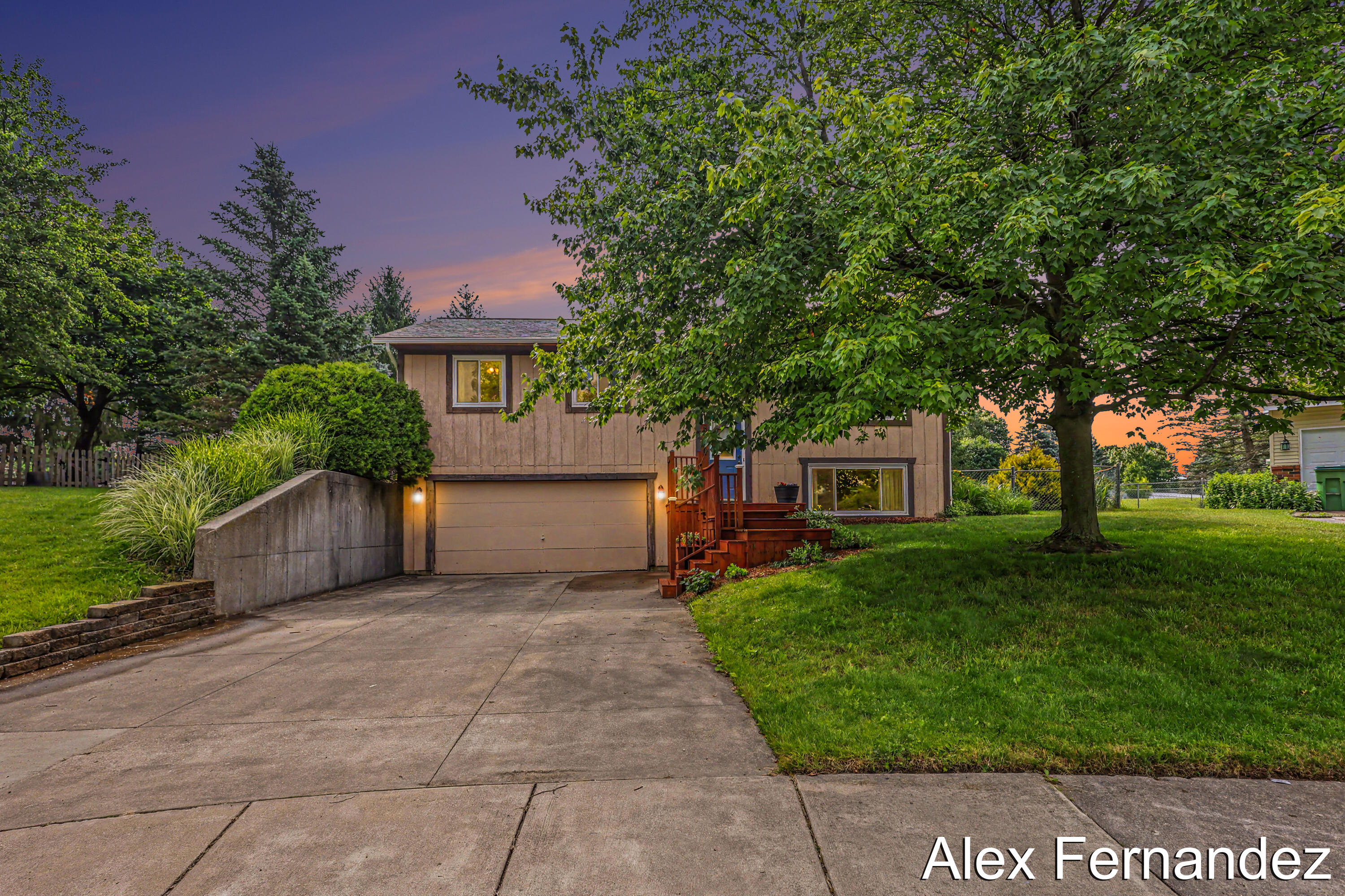 5860 Valley Lane Drive SE Grand Rapids MI 49508