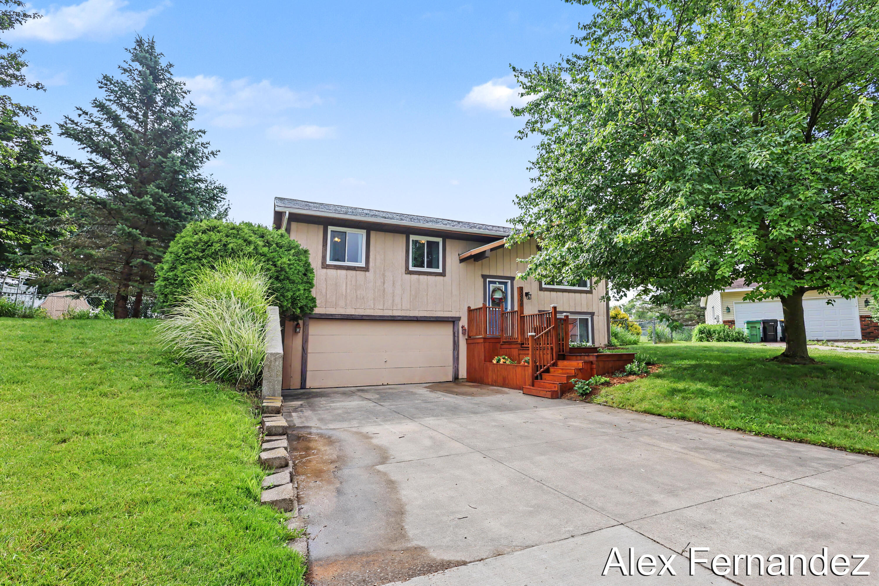 5860 Valley Lane Drive SE Grand Rapids MI 49508