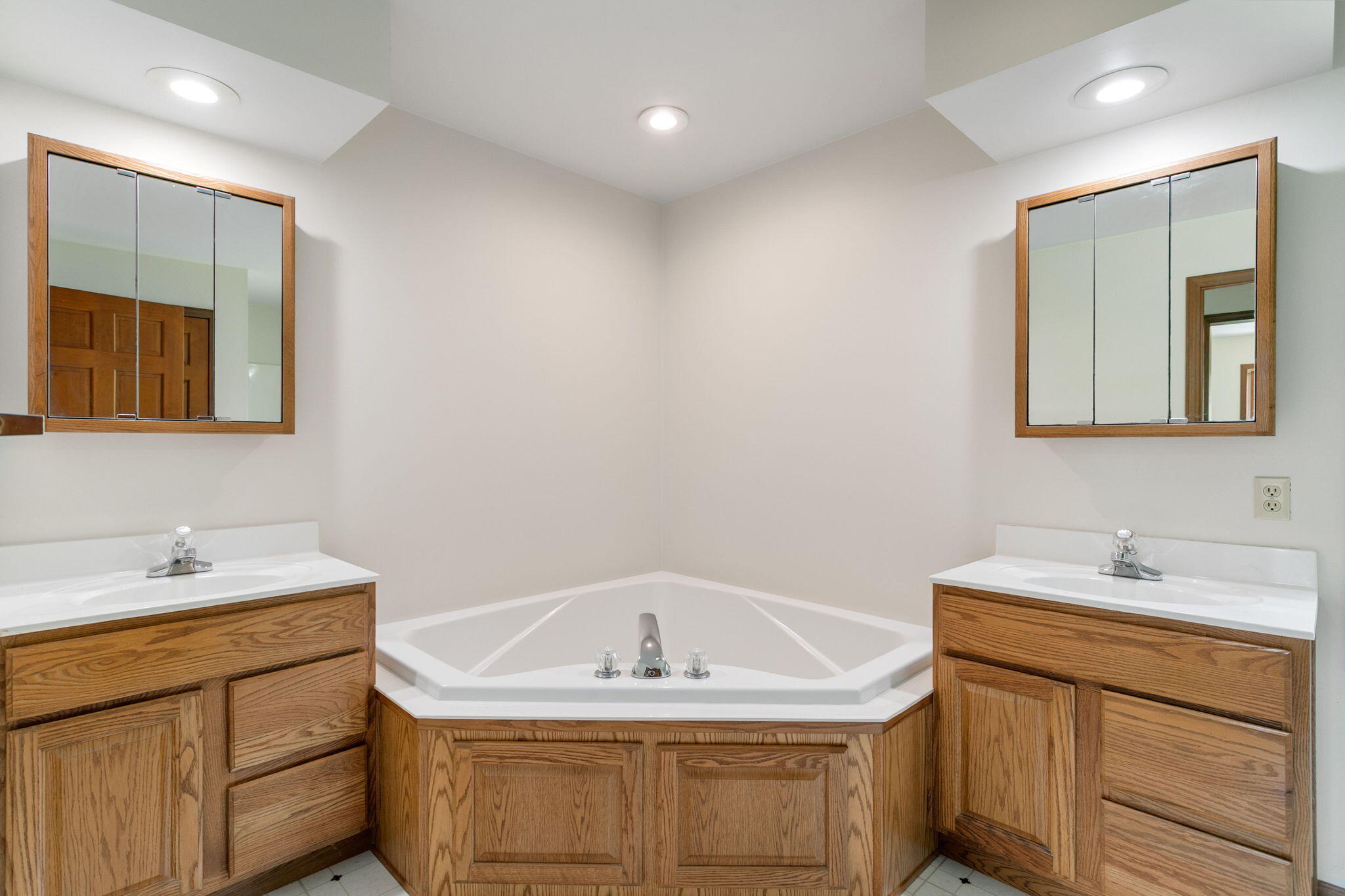 28810 Coulter Street Edwardsburg MI 49112