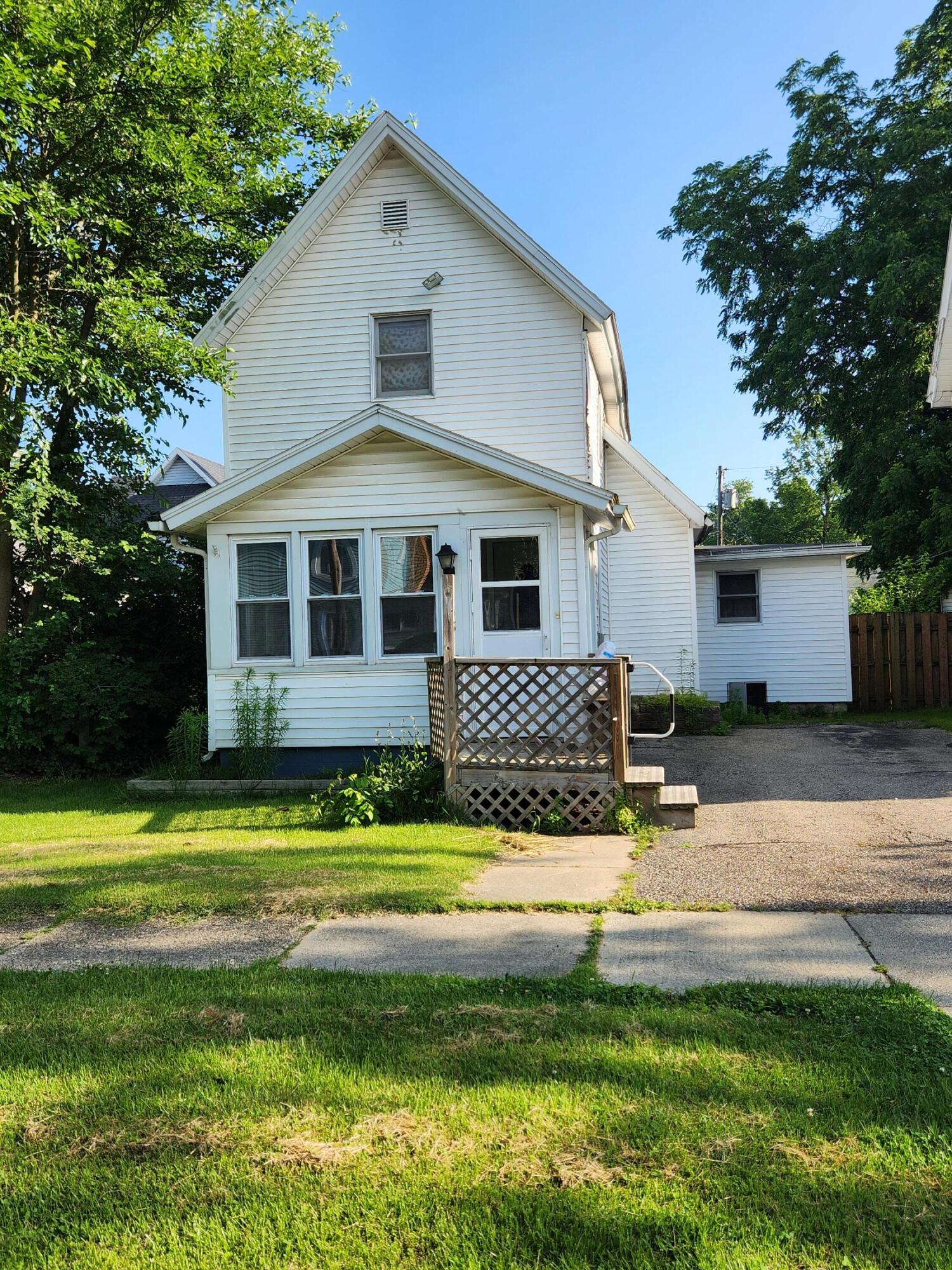 103 E Telegraph Street Dowagiac MI 49047