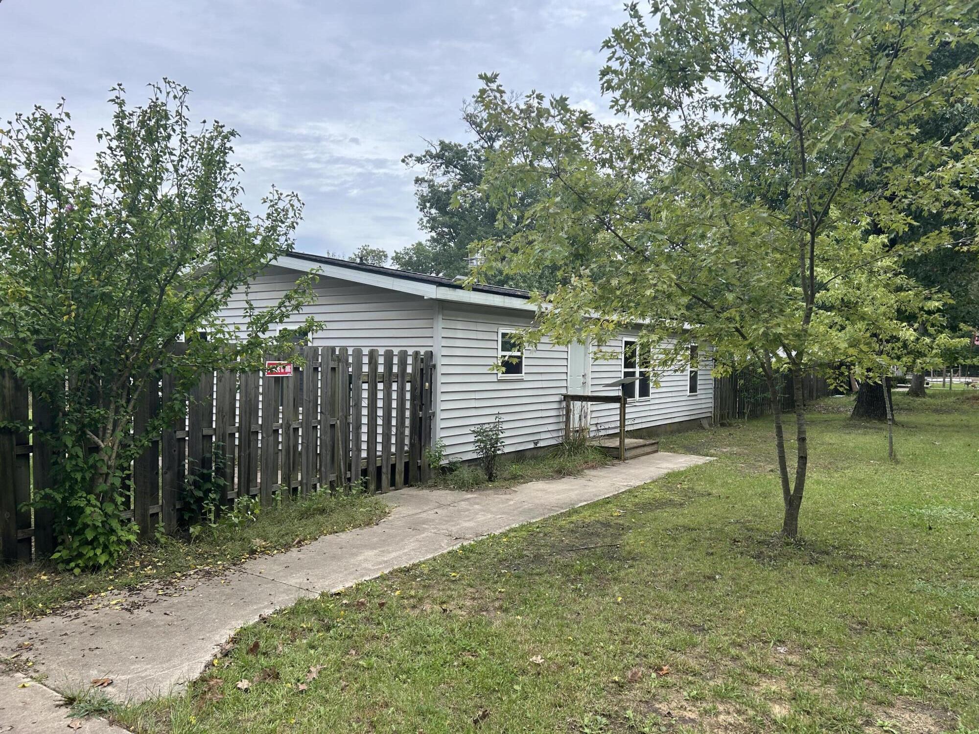 5281 123rd Avenue Fennville MI 49408
