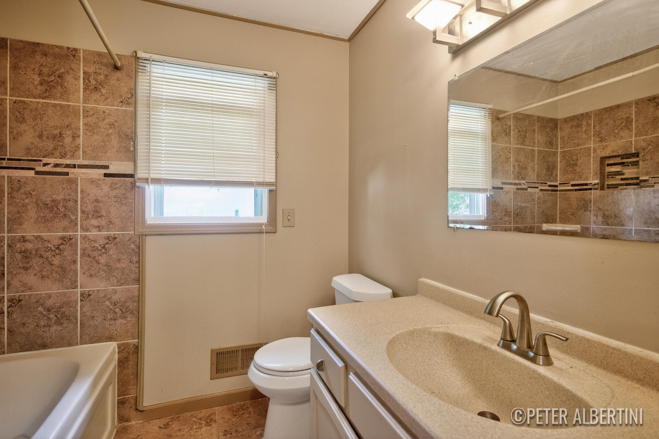 461 Macomb Avenue NW Grand Rapids MI 49534