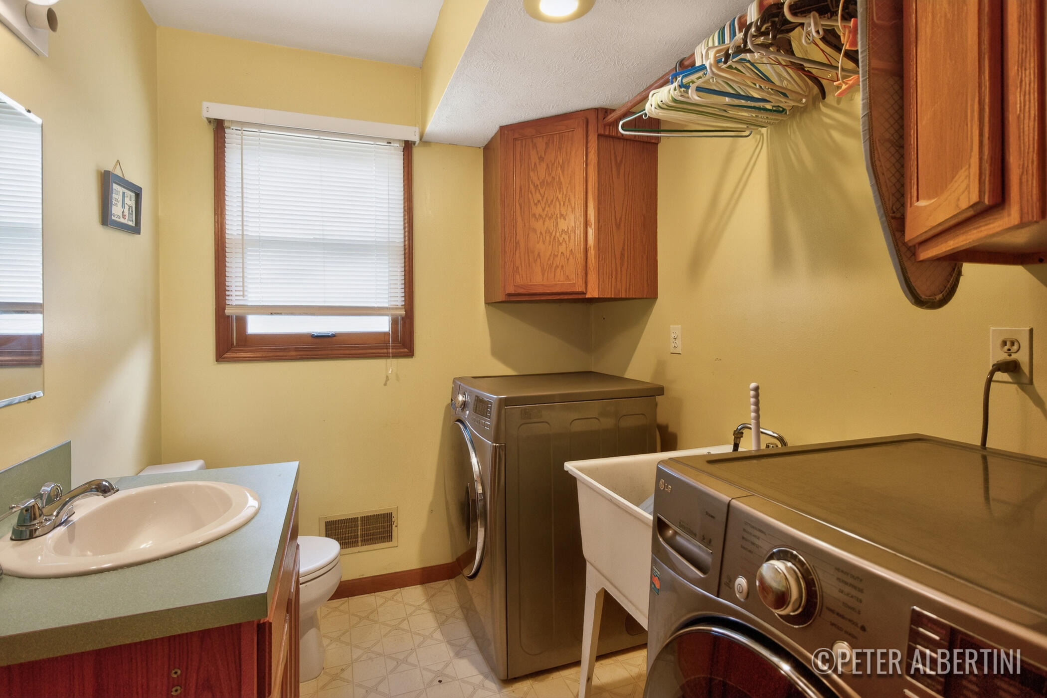 461 Macomb Avenue NW Grand Rapids MI 49534