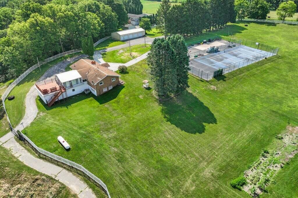 5563 W Spring Creek Road Three Oaks MI 49128