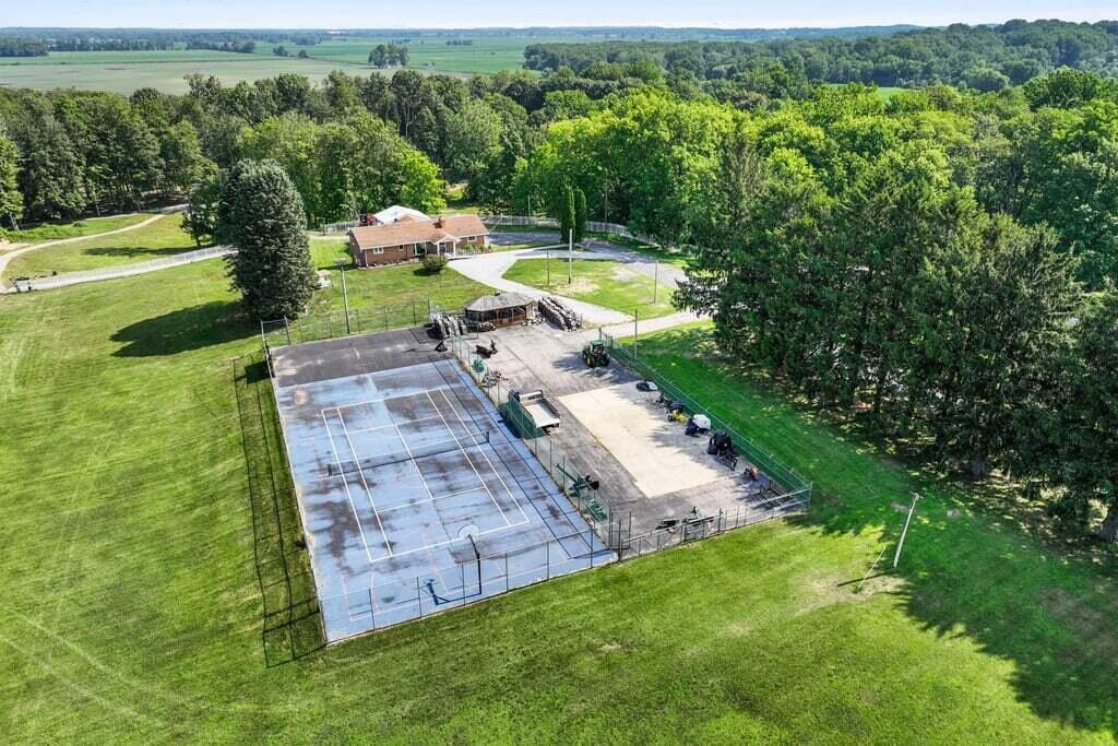 5563 W Spring Creek Road Three Oaks MI 49128
