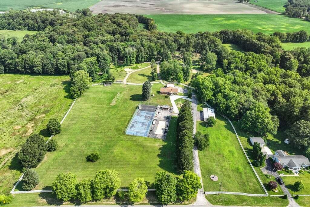 5563 W Spring Creek Road Three Oaks MI 49128