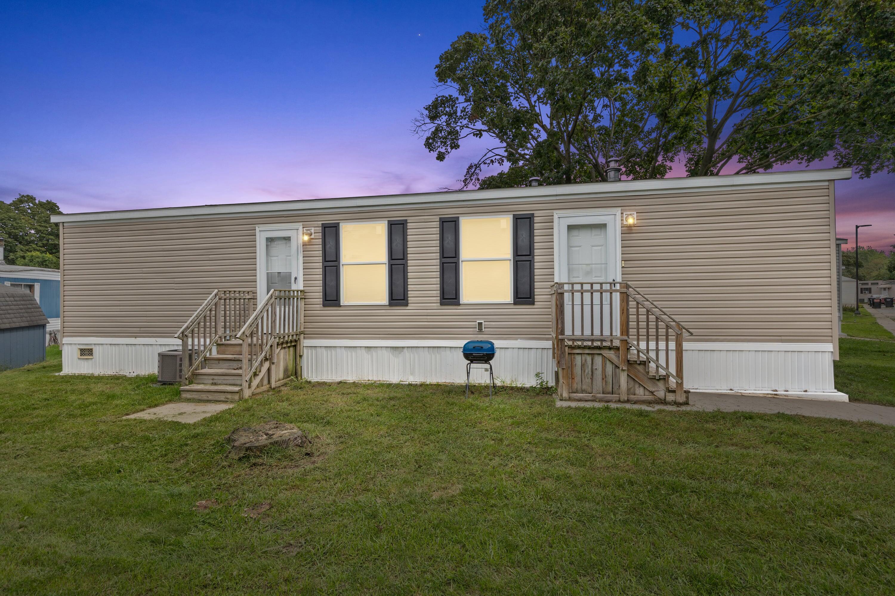 195 S Green Meadow Street SE Grand Rapids MI 49548