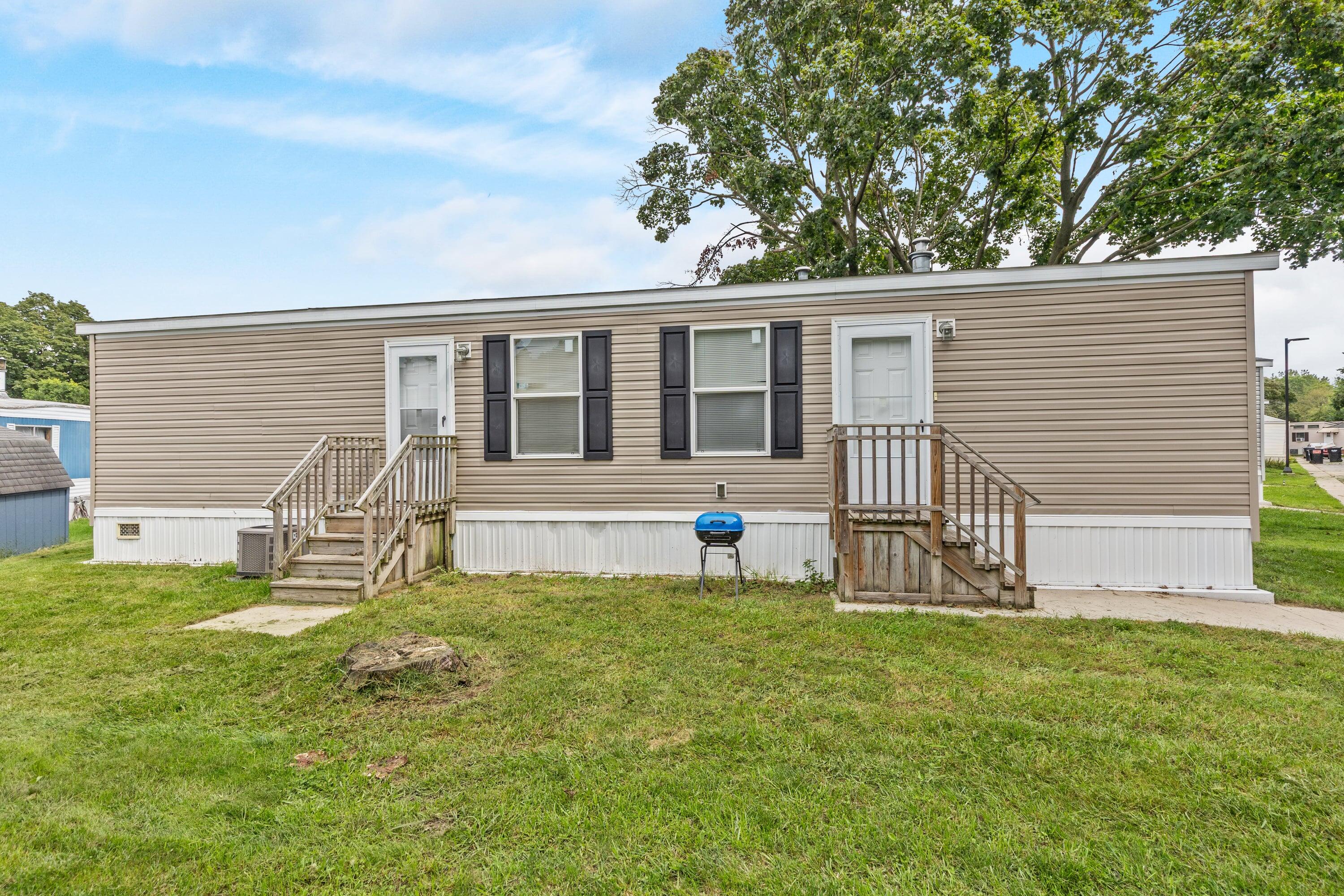 195 S Green Meadow Street SE Grand Rapids MI 49548