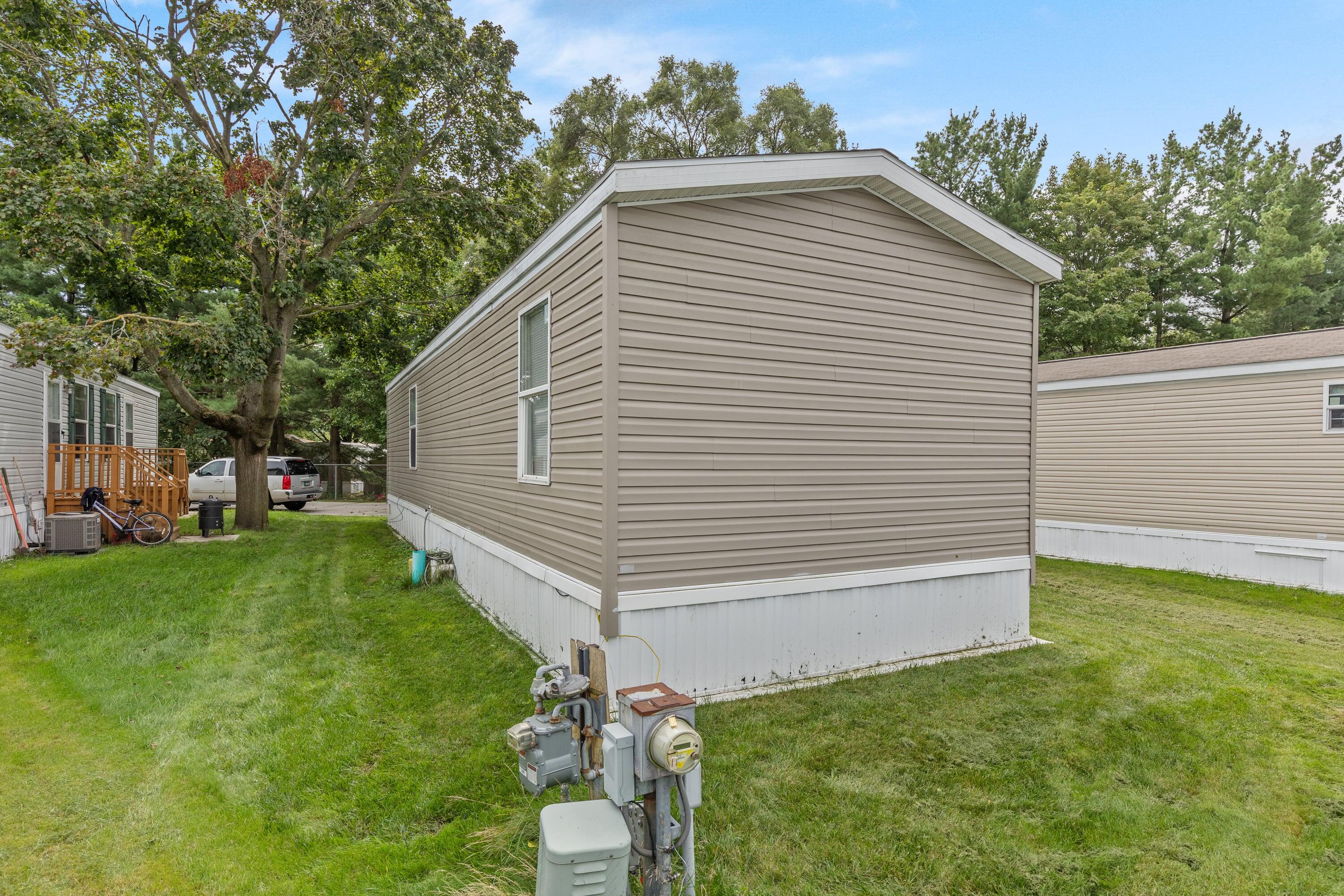 195 S Green Meadow Street SE Grand Rapids MI 49548