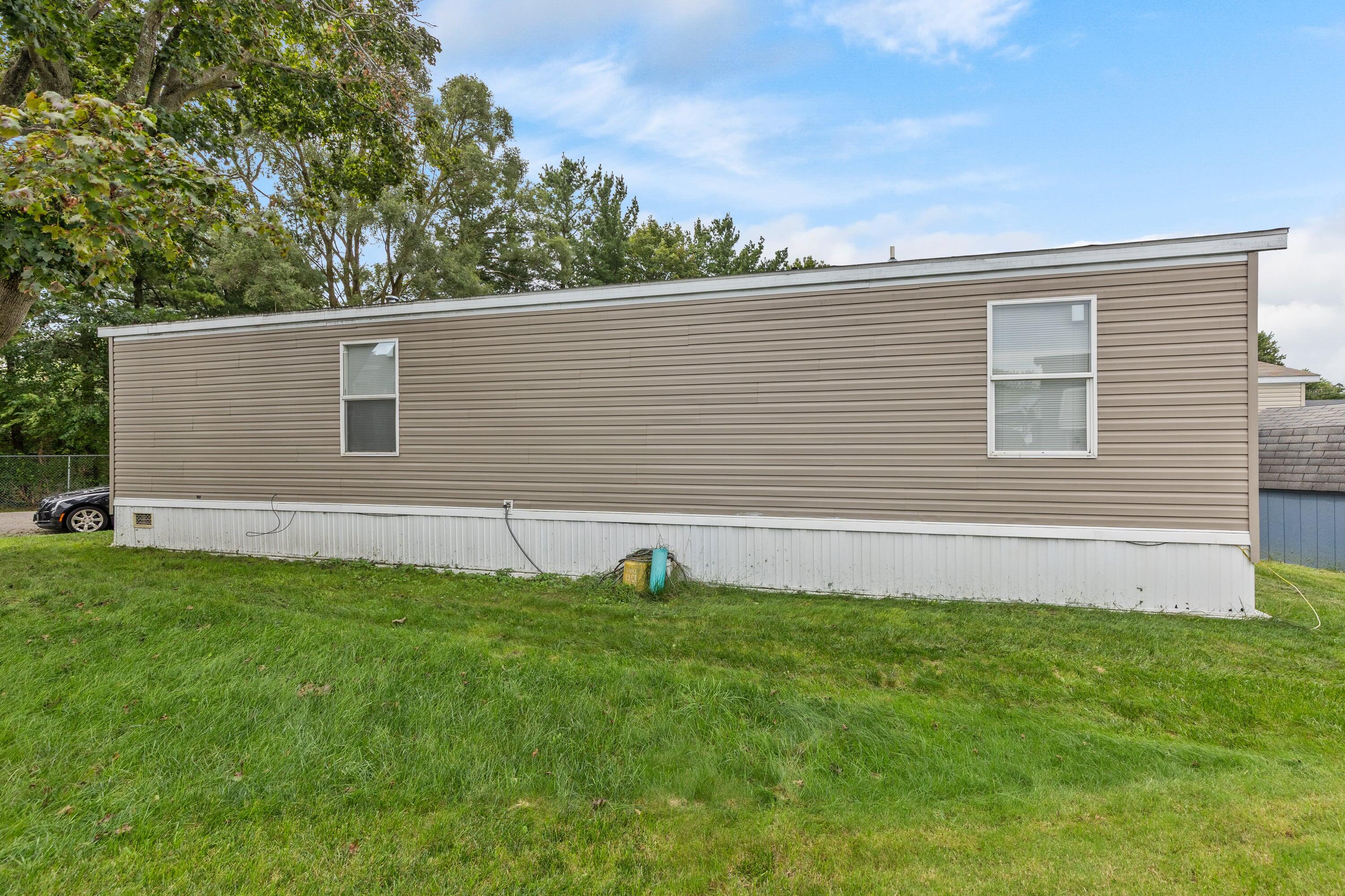 195 S Green Meadow Street SE Grand Rapids MI 49548