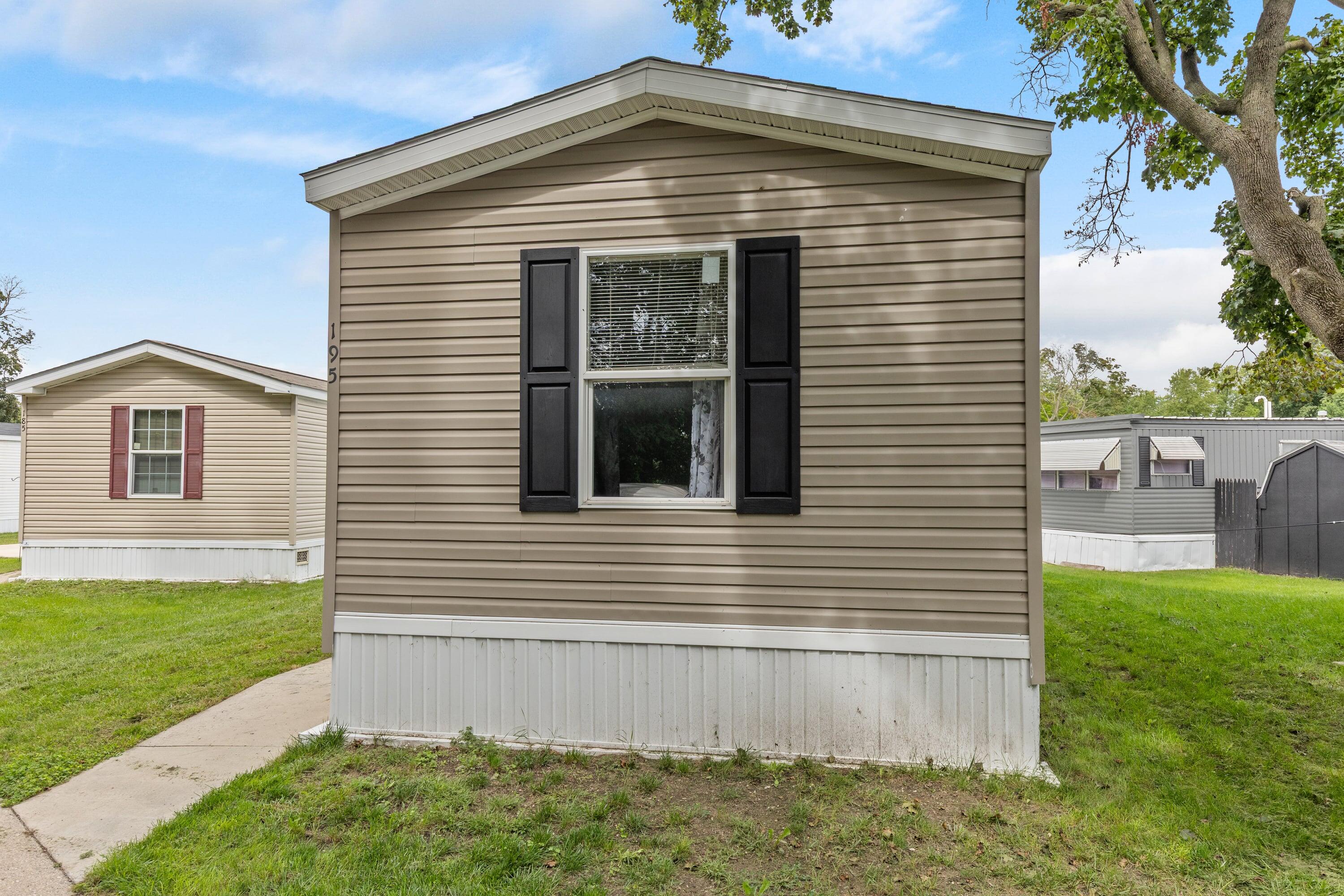 195 S Green Meadow Street SE Grand Rapids MI 49548