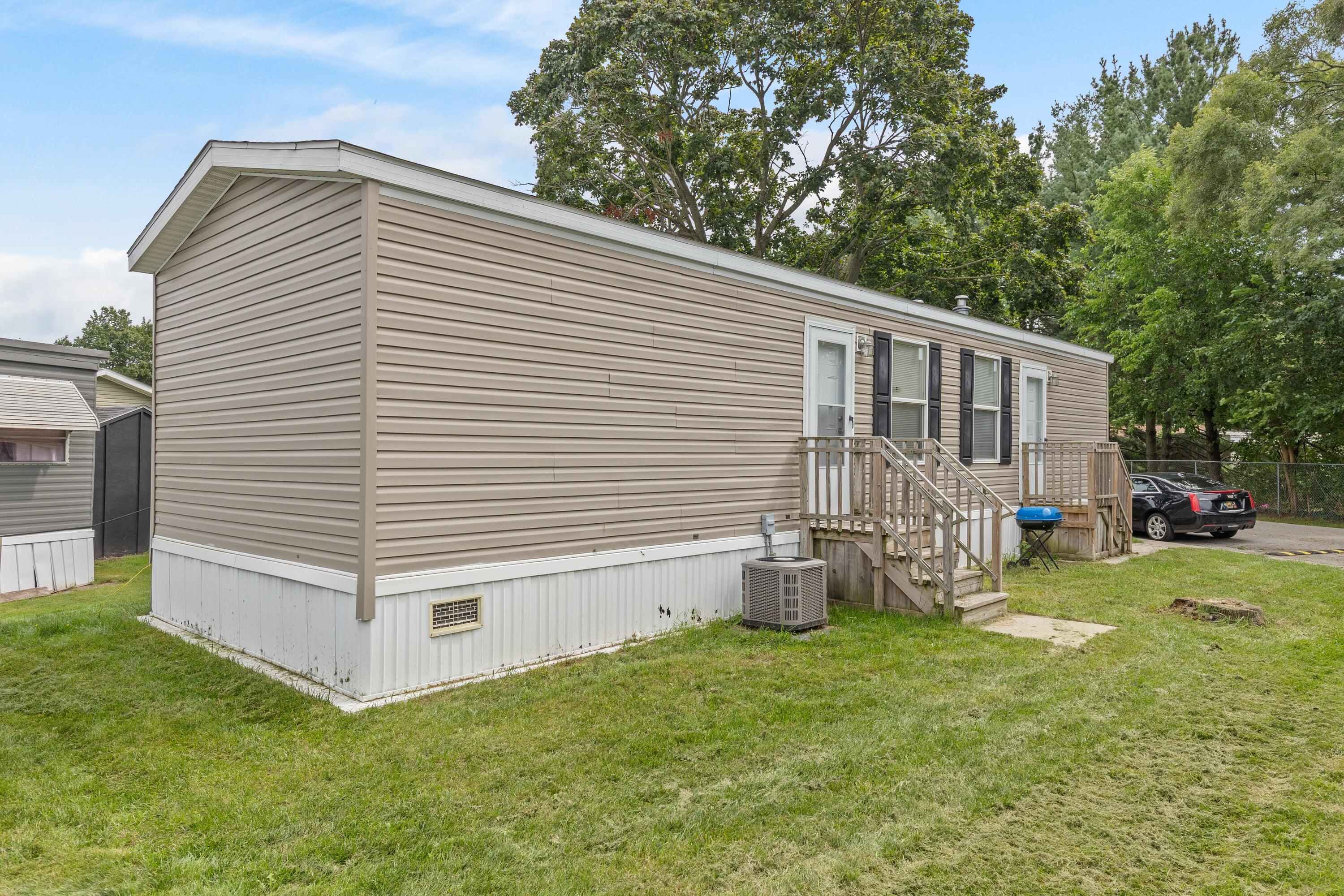 195 S Green Meadow Street SE Grand Rapids MI 49548