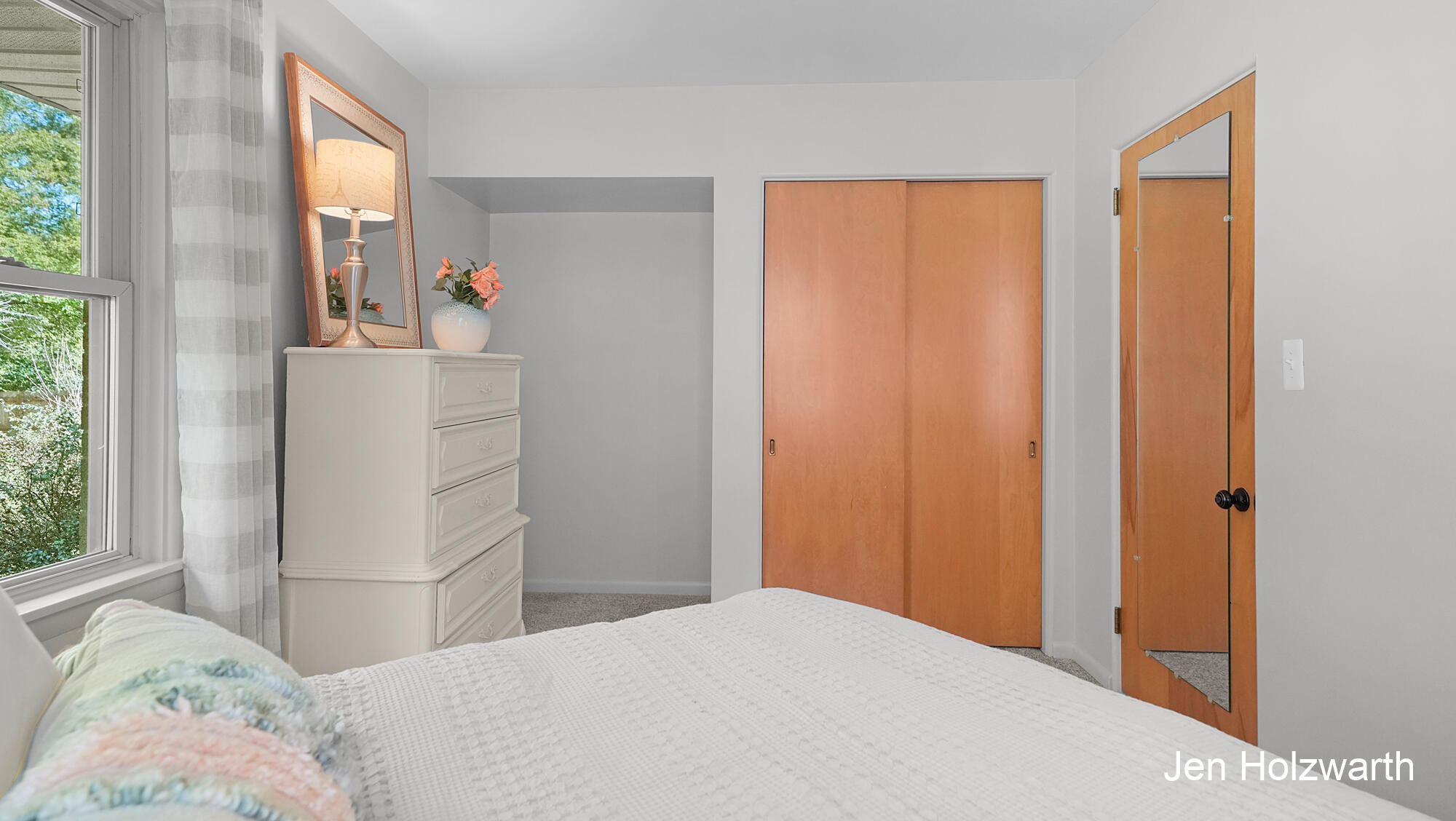 725 Parkway Drive NE Grand Rapids MI 49525